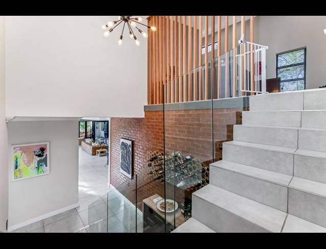 4 BEDROOM HOUSE FOR SALE IN HELDERFONTEIN ESTATE